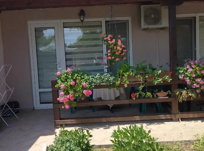 Rum i privatbostad за гости маги Sinemoretz